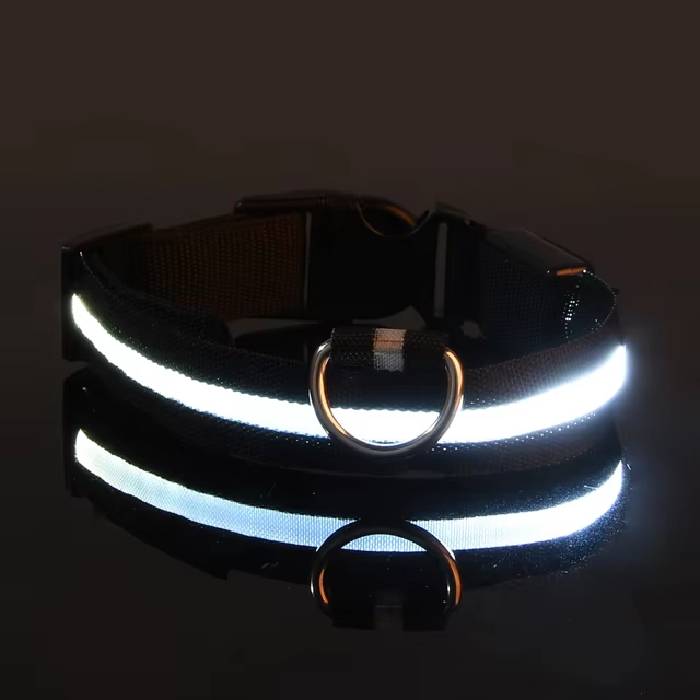 Collar luminoso LED para perros pequeños y medianos, ajustable, con brillos intermitentes para paseos o actividades nocturnas