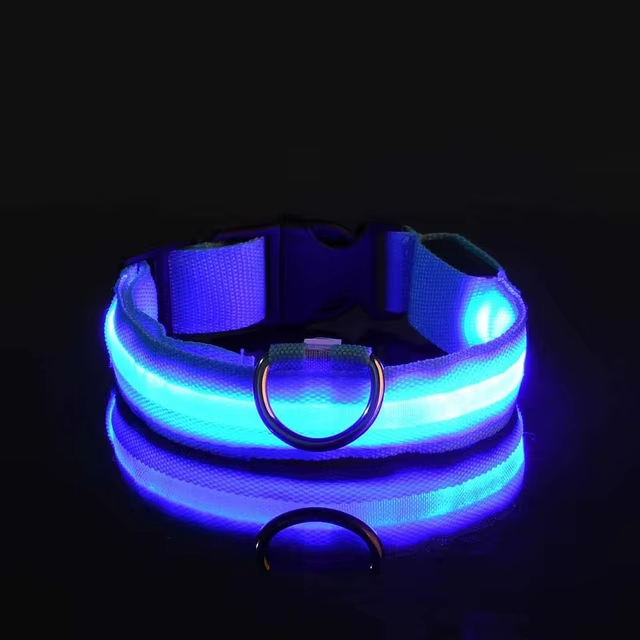 Collar luminoso LED para perros pequeños y medianos, ajustable, con brillos intermitentes para paseos o actividades nocturnas